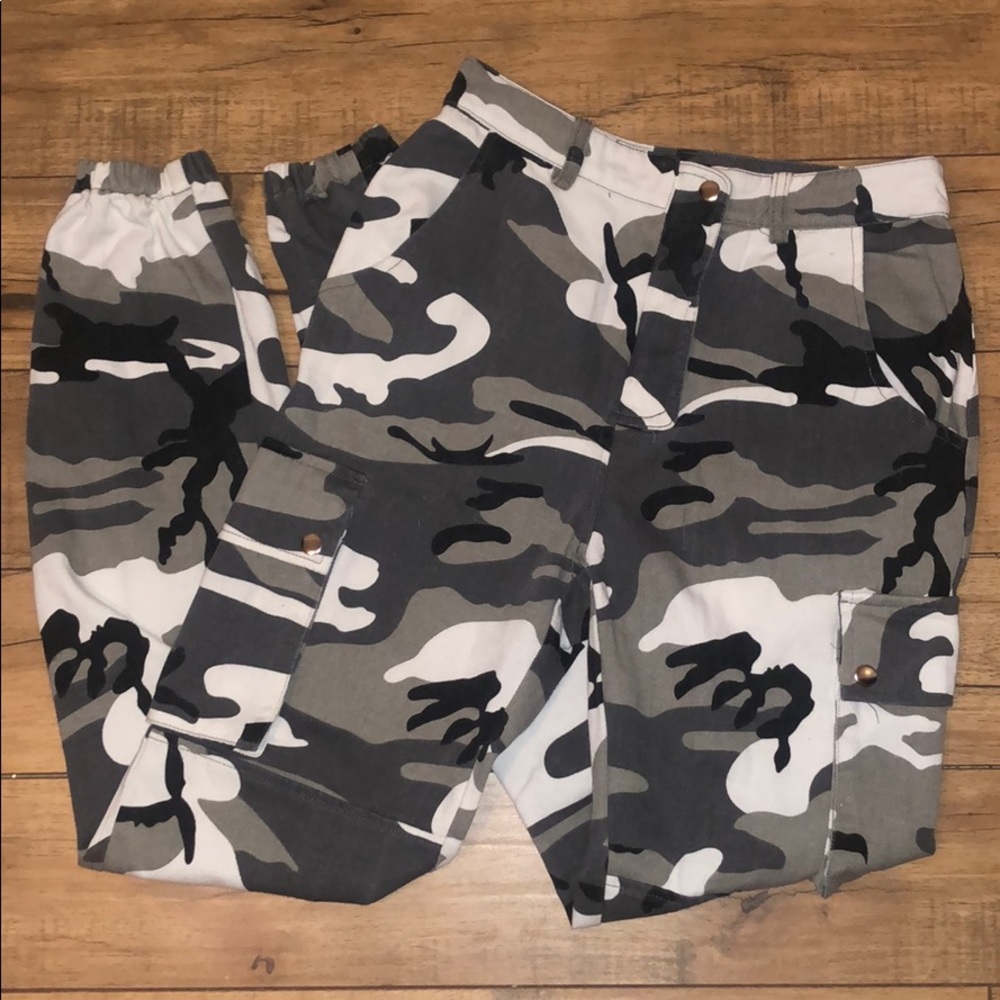 Missguided🔥 Cameo Cargo Pants NWOT